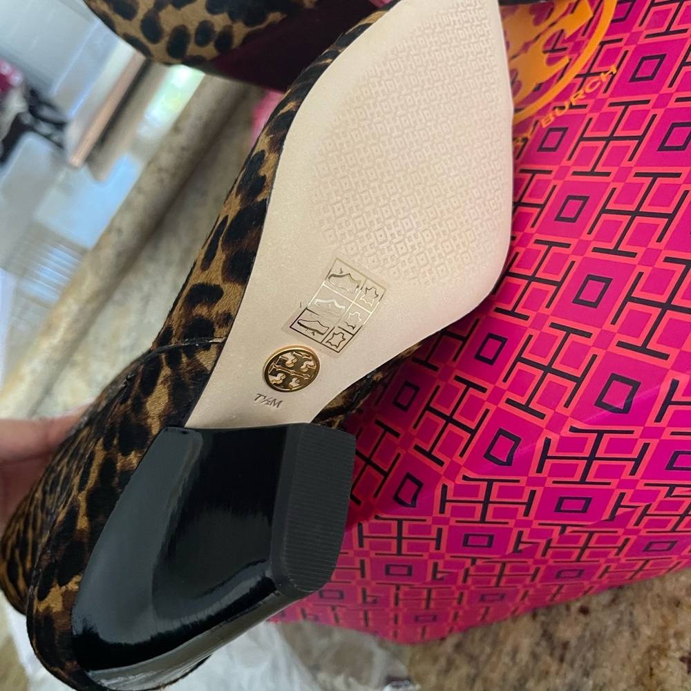 New Tory Burch Lila Pointed Toe Bootie - Picture 7 of 7